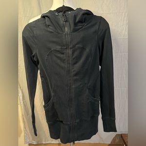 Lululemon women zip up size 6